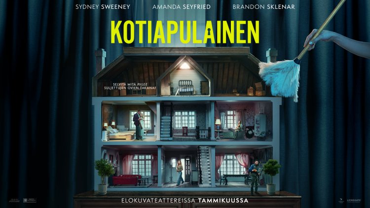 Nukkekoti, jossa elokuvan hahmoja, ja jota puhdistetaan pölyhuiskalla. Tekstit 