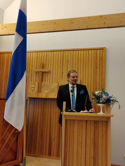 Itsenäisyyspäivän juhlan tervehdyssanat lausui sivistysjohtaja Aku-Petteri Luiro.