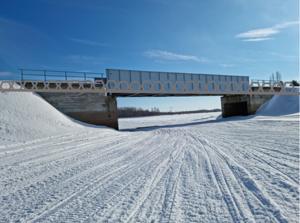 Rautatiesilta Jolmanputaalla. Havainnekuva kävelysillasta.