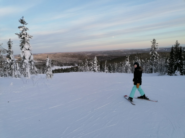 Laskija Ritavaaran huipulla.