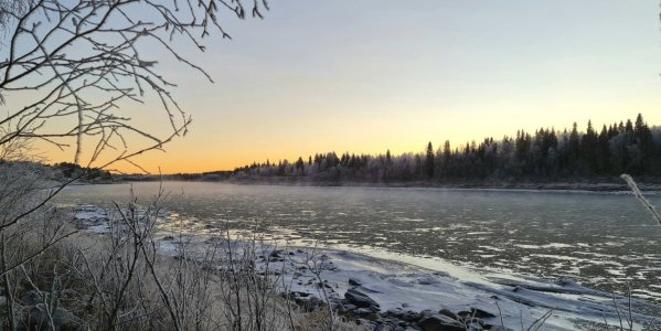 Lempeän myytävä tontti sijaitsee luonnonkauniilla paikalla.