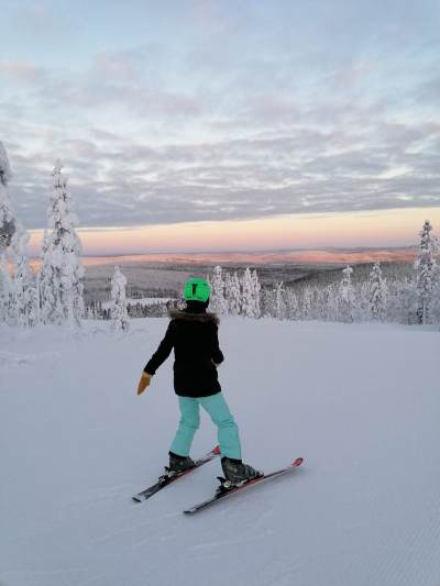 Laskija Ritavaaran huipulla.