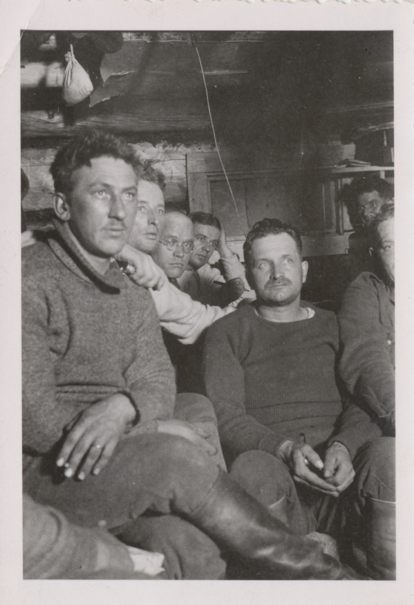 Miehiä savottakämpällä, marraskuu 1941
