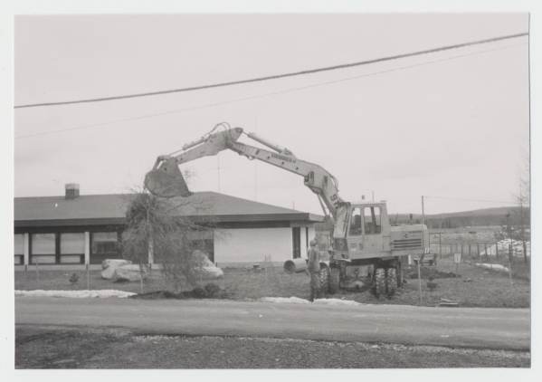 Työmaa päiväkodin pihalla, 06.06.1984