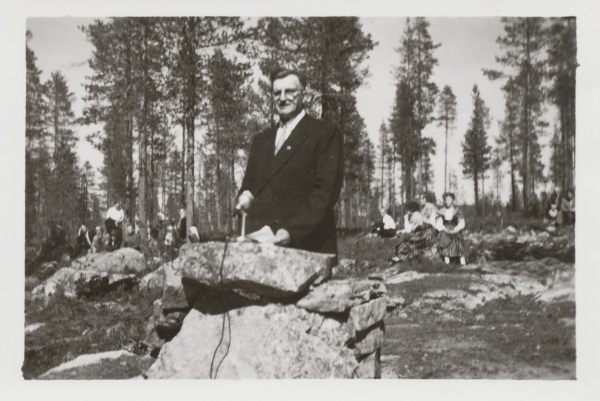 Maupertiuksen mittausmerkin muistotilaisuus juhannus 1956