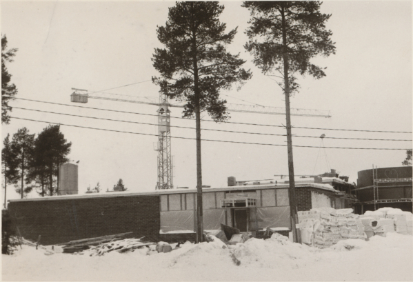 Terveyskeskus rakennustyömaa, 06.01.1975