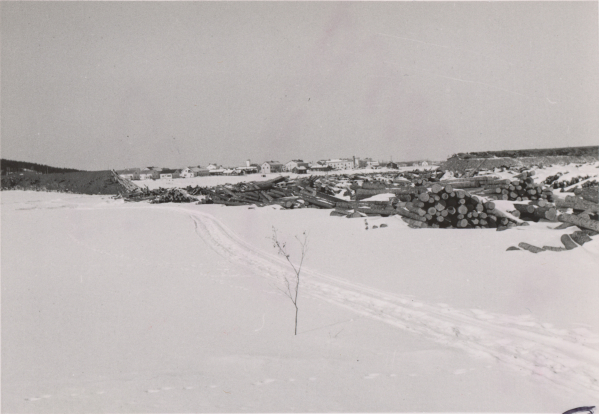 Ratapenkka ja puulansseja jäällä, v.1961