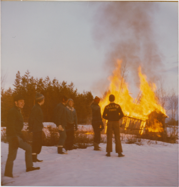 Porukkaa katsomassa vappukokkoa