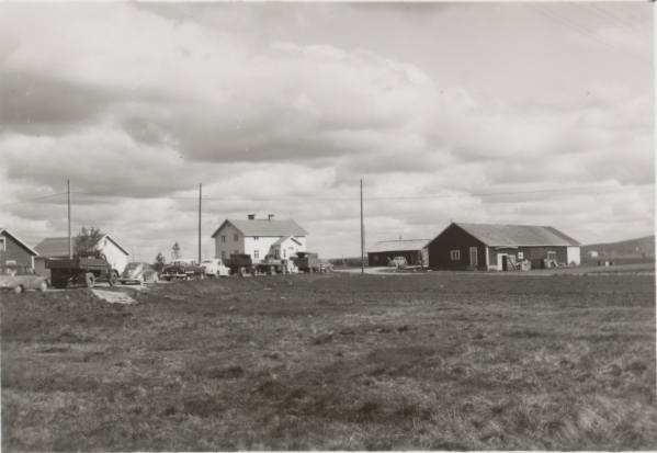 Hannes Rötkönen taksi, Pellon kunnan paloauto, Ifa Anttila, noin 1950