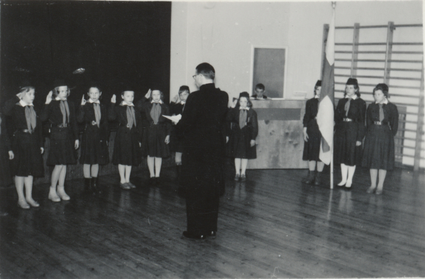 Partiovalaa vastaanottamassa Eemeli Salmi, noin 1960