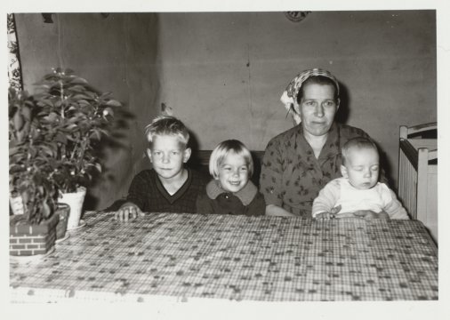 vas. Arto Määttä, Marja-Liisa Määttä, Anja Määttä, Pertti Määttä.